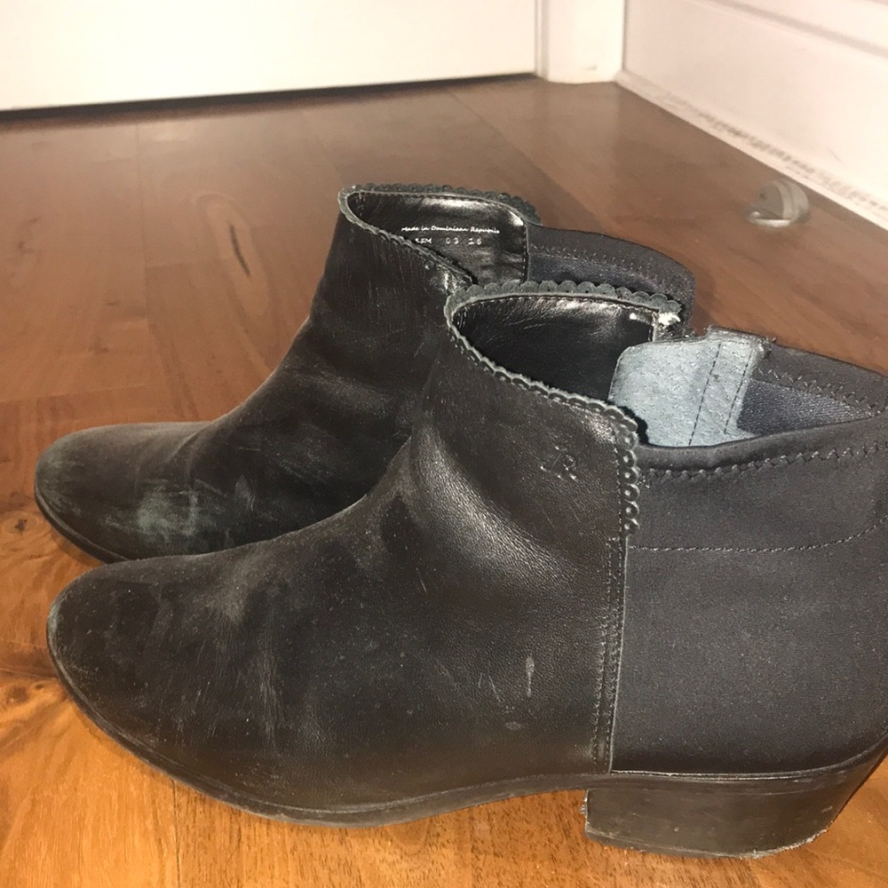 WORN IN SMALL HEEL BOOTIES ORIGINAL DETAILING